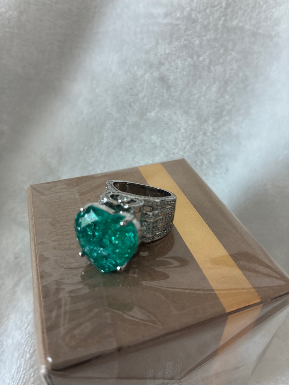 Silver Ring with Heart-Shaped Green Sparkly Center Stone apprx Size 8-8.5.  NWOT